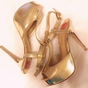 Gianni Bini Gold heels